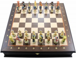 Подарочные шахматы "Крестоносцы и Арабы" с доской-ларцом вишня